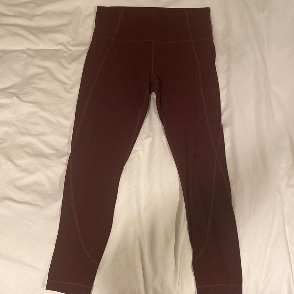 Athleta salutation 7/8 leggings. Possibly worn them about 3 times.